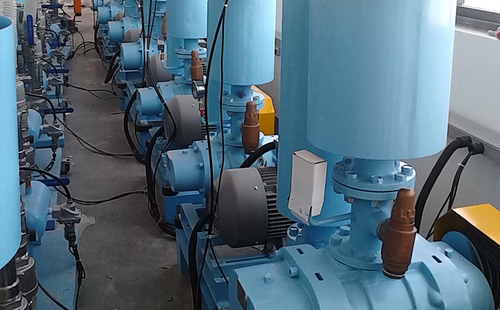 羅茨真空泵連續(xù)缺少潤滑油怎么辦?