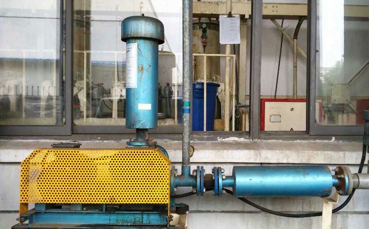 常熟一電鍍廠家采用我廠生產(chǎn)的羅茨鼓風(fēng)機(jī)已穩(wěn)定運(yùn)行10余年